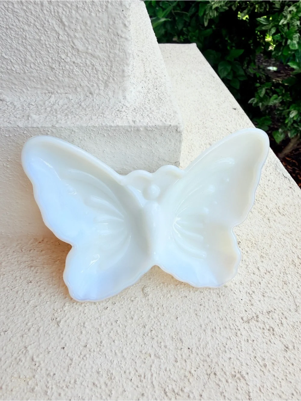 Vintage Avon White Milk Glass Butterfly Trinket Dish Candy Soap Jewelry Tray